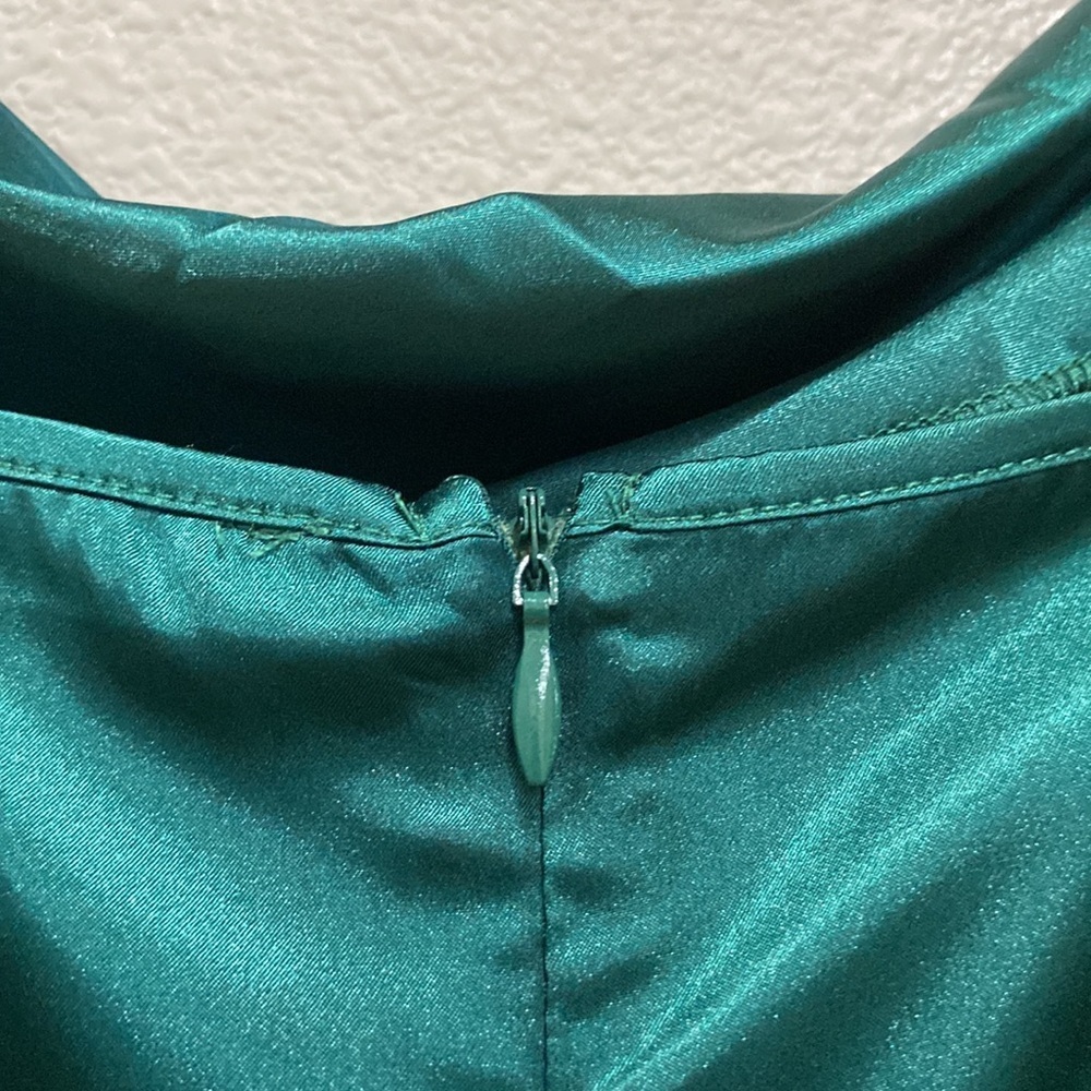 Zaberry Hunter Dark Green Satin Cowl Slouch Neck Leg Ruching Midi Dress Size M - Picture 4 of 6